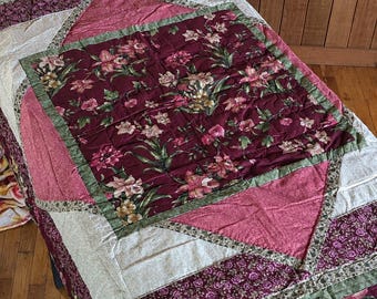 Vintage-Bettwäsche-Set mit floralem Patchwork-Muster – Burgunderrot-Salbei-Cottage-Bettwäsche mit Kissenbezug und Tragetasche