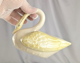 Vintage Belleek Ireland Schwanenschale – Gelbe Porzellan-Schmuckschale mit Vogelmotiv, Irisches Landhausdekor