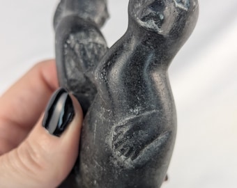 Vintage-Siegel- und Inuit-Steinschnitzerei von Jusi Sivuarapik