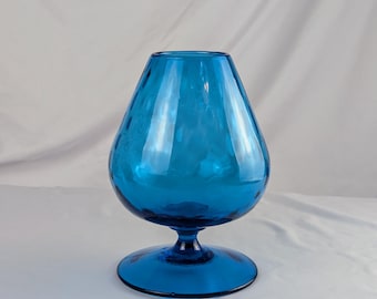 Vintage-Vase aus hellblauem Glas mit Fuß – Kunstglas-Kelch im Stil eines Cognacschwenkers