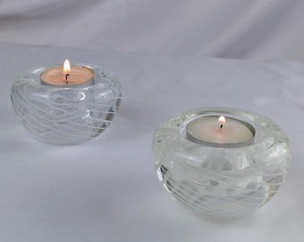 Vintage Teelichthalter aus klarem Kunstglas, 2er-Set – Weiße Votivkerzenhalter mit Wirbelmuster