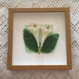 3D Filzbild von 2 Calla Lilien in einem tiefen quadratischen Rahmen