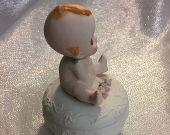 Baby with Flowers Ring Box