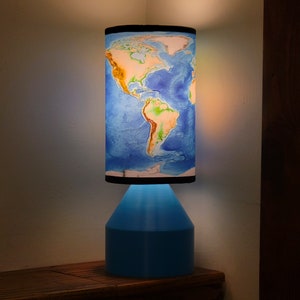 Tischlampen perfekt für Ihre Lieblings-Schreibtischlampe oder überall, wo Sie Design, Licht und Stil benötigen. Weltkarte / Kunst-Lampe/ Akzent-Lampe / Art Deco
