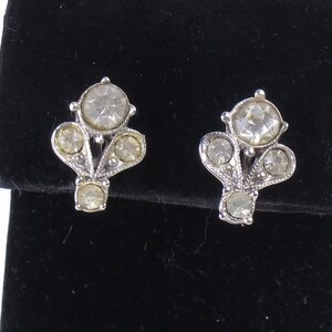 Estate vintage silver tone costume rhinestone flower earrings clip on screw back
