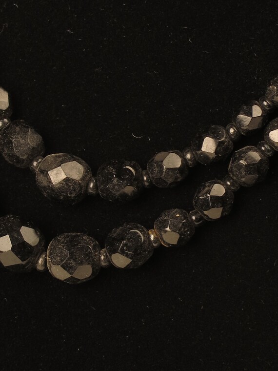Collier Ancien En Perles De Verre Noir Facetté - Double Rangée - Occasion