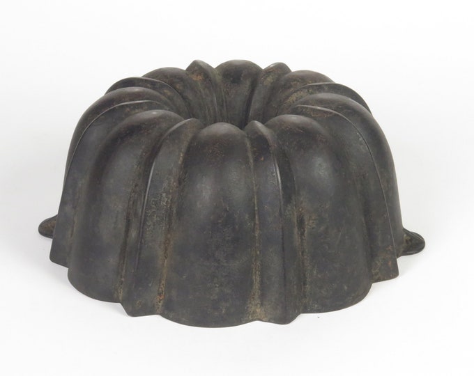 Cast Iron Bundt Cake Pan Antique Vintage Sprue Mark Early Etsy