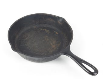 ヴィンテージ鋳鉄フライパン 8 1/4インチ 3ノッチヒートリング