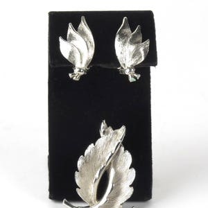 Vintage silver tone leaf brooch clip on earrings set brushed texture costume