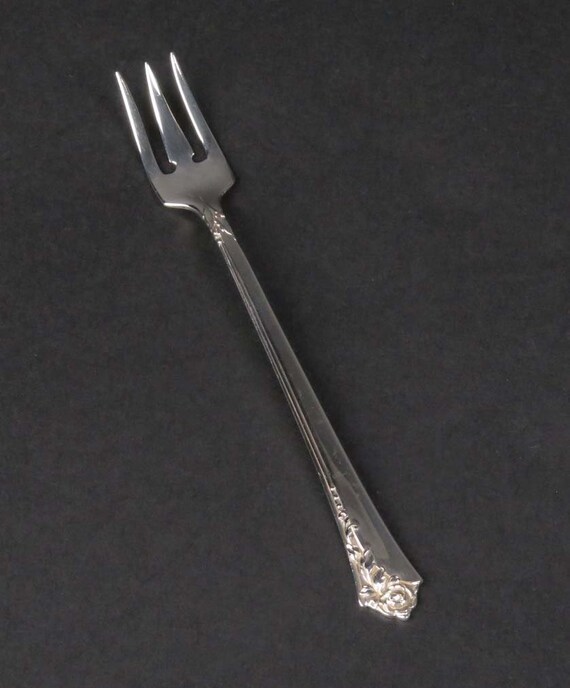 ONEIDA STERLING FLAT BUTTER SPREADER S DAMASK ROSE
