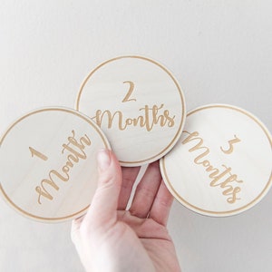 Alter Meilensteine, Baby Meilenstein Karten, Holz Neugeborenen Andenken, Monatliches Holz Alter rund, Baby Monat Marker, Photo Prop, Neues Baby Geschenk