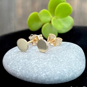 Gold disc stud earrings single or pair for men or women, minimalist flat circle dot post earrings 14K GF