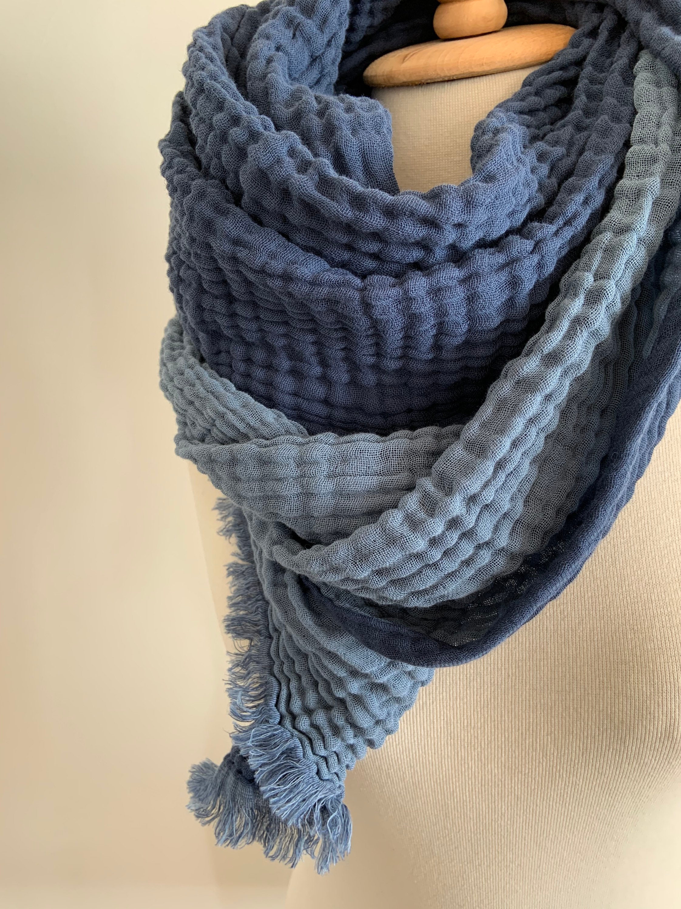 Écharpe Bi-face Bleue Douce - Deux Motifs, Très Bon état (TBE), Femme