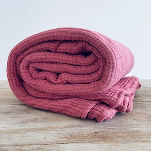 Muslin Blanket in Amaranth Pink - Chunky Throw Blanket  - Housewarming Gift - Cotton Bedding BedCover  - Family Blanket