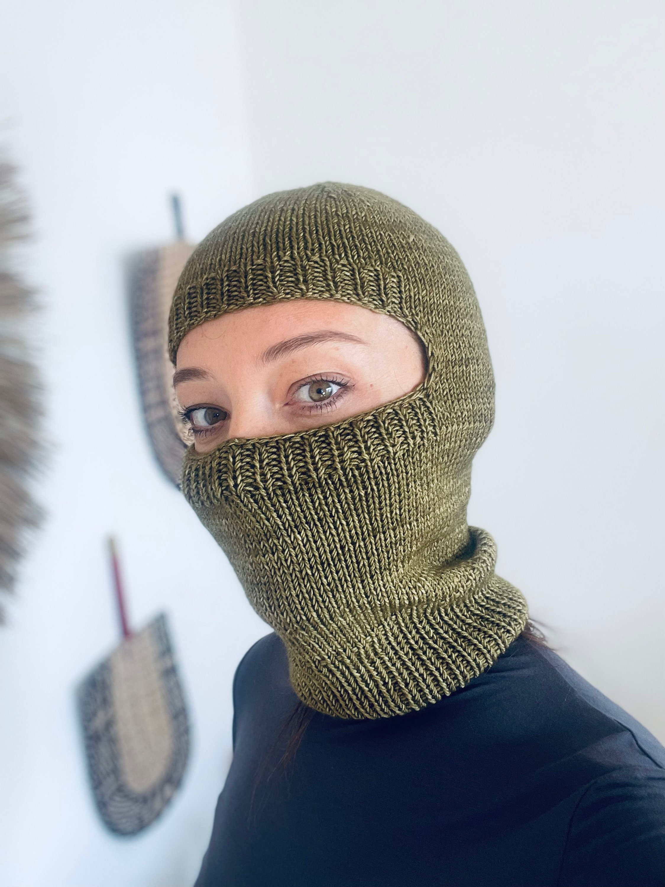 TAGVO Balaclava en Tricot avec Cache-Cou Masque Facial Réglable pour Les  Femmes, Hiver Chaud Tricoté Bonnet Et Ensembles De Cache-Cou, Cagoule  Tricoté Cache Cou Cache Oreille avec Pompon,Gris : : Mode