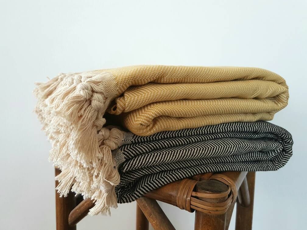 Couverture en Coton Herringbone - Couverture de Lit Tissée Noire Moutarde avec Franges Literie Biolo