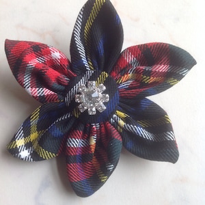 Schwarze Schotten Schottenkaro Brosche mit Strass Steinen