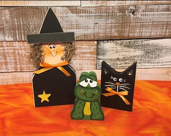 Handmade Halloween Witch Decor: Cat and Frog Shelf Sitters