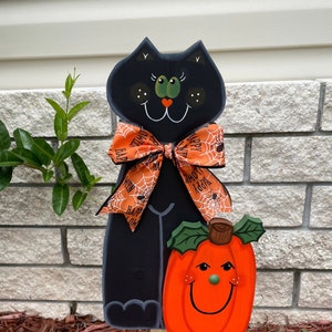 Yard Halloween decor