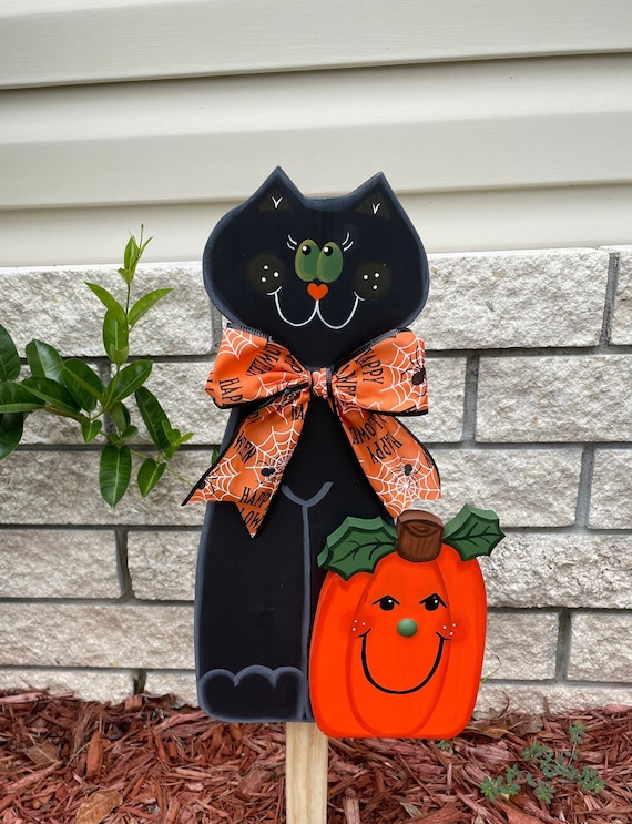 Yard Halloween decor