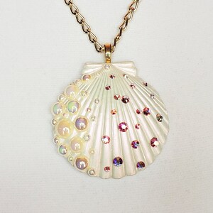 Pearl Girl Pendant Necklace