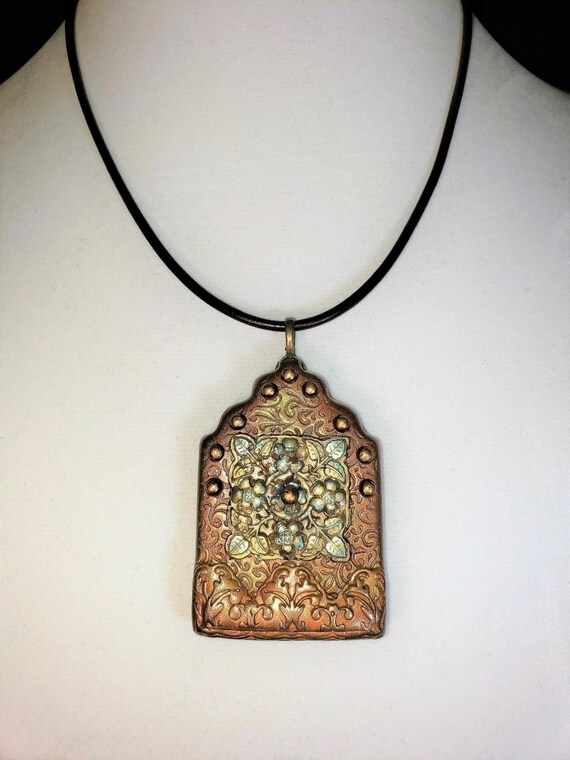 Shrine I Pendant Necklace - Textures - Etsy