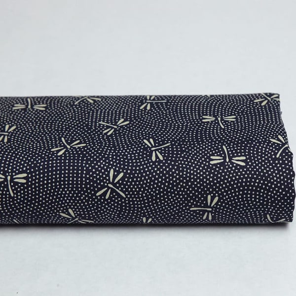 Tissu Japonais libellule Komon fond bleu -50cm, libellules, tissu traditionnel, libellule fond bleu marine, tissu tonbo bleu marine, tonbo