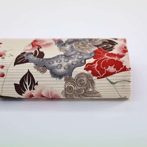 Tissu Japonais Komainu de Kokka fond écru -50cm- tissus japonais, Komainu, creature fantaisie Japonais, tissu Kokka, tissu pivoine, kokka