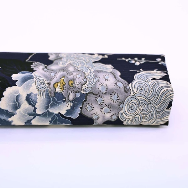 Komainu japanischer Stoff aus Kokka mit blauem Hintergrund -50 cm- Japanische Stoffe, Komainu, japanisches Fantasiewesen, Kokka-Stoff, Pfingstrosenstoff, Kokka