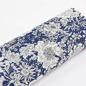 Japanischer Baumwollbatist im Liberty-Stil, Marineblau -50cm- Baumwollbatist, japanischer Liberty-Stil, Liberty-Stil, Baumwollbatist, Marineblau, japanische Stoffe