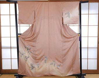Houmongi Kimono in brocade with embroidered flowers, flesh-toned Kimono, pre owned Kimono, embroidery Houmongi,着物, embroidery flowers Kimono