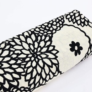 Tessuto giapponese Kiku crisantemo nero in stile retrò -50cm- Tessuti giapponesi, Kobayashi, tessuto retrò, fiore retrò, grande fiore, Kiku