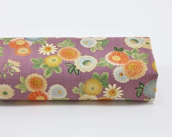 Tela japonesa shantung con crisantemos sobre fondo malva - 50 cm - Telas japonesas, estampado Kiku, flores japonesas, motivo japonés, flores doradas