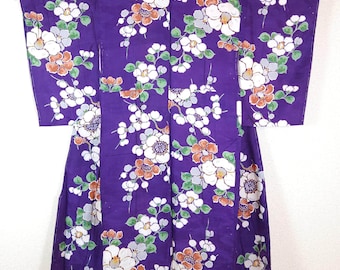 Vintage floral púrpura Komon Kimono,小紋着物, patrón floral colorido, tamaño pequeño, pintado a mano, flores japonesas, 花, Camelia, tsubaki, 椿, blanco