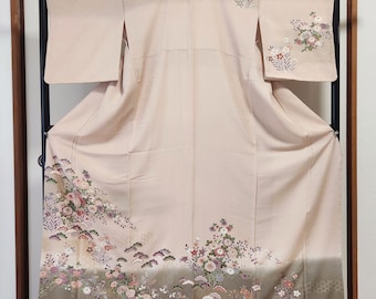 Beige Houmongi Kimono with spring flowers, beige Kimono, yuzen flowers, beige Houmongi, silk Kimono, Yuzen houmongi, 訪問着,着物,