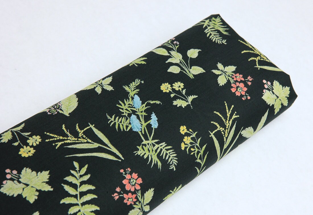 Coupon De Tissu Liberty – Motif Petites Fleurs Roses – 48 X 73 Cm – Coton – France