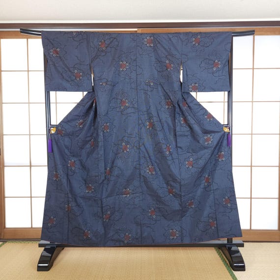 Navy blue floral Tsumugi Kimono, Tsumugi Kimono, blue Kimono, Traditional Kimono, tsubaki pattern, vintage kimono, 紬着物, Tsubaki kimono pattern