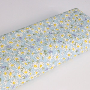 Poplin fabric with daisy pattern on blue background - 50cm, Japanese fabrics, Japanese poplin, daisy pattern fabric, daisy fabric, poplin fabric