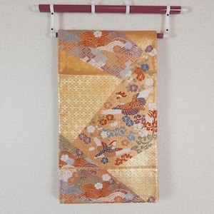 Gyllene Fukuro Obi med fågelfenixer, kimonobälte, japanskt bälte, Kikko-mönster, hexagonmönster, guldbrokad, jacquard, broderi, fågel