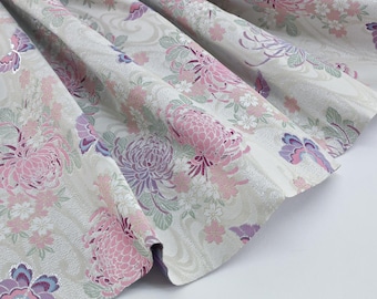 Brocado jacquard japonés Kiku y mariposas - 50 cm, damasco, textil japonés, motivo Kawa, crisantemo rosa, tejido plateado, 西新金蘭, 和柄生地, Japón