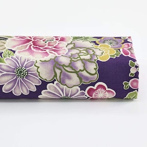 Japanischer Stoff Kokka, florale Eleganz, lila Hintergrund – 50 cm, japanische Stoffe, japanische Textilien, Kokka-Stoff, hergestellt in Japan, japanisches Muster
