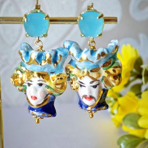 Moorse hoofd oorbellen Caltagirone keramiek, blauwe kwarts steen oorbellen, Siciliaanse oorbellen