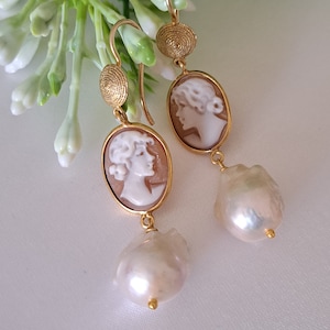 Sardonyx shell and white baroque pearl cameo earrings, 925 gold plated silver earrings, Italian jewelry