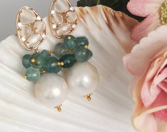 Earrings with white baroque pearls and blue tourmaline and quartz hard stones