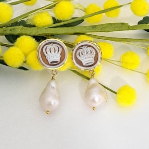 Sardonyx shell cameo earrings and 925 gold plated silver, white baroque pearls, Italian jewelry