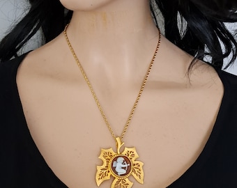 Sardonische Muschel-Kamee-Anhänger-Halskette und Torchon-Kette, italienischer Schmuck