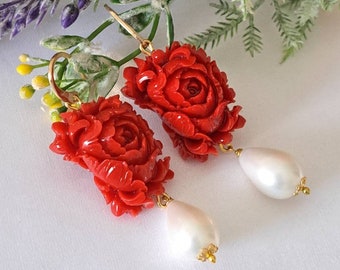 Rode koraalroze oorbellen en witte druppelparels, zilveren oorbellen, Italiaanse juwelen