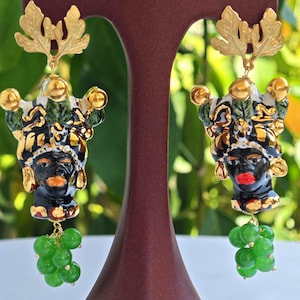 Moorish heads earrings in Caltagirone ceramic with cluster of green quartz stones, Sicilian earrings