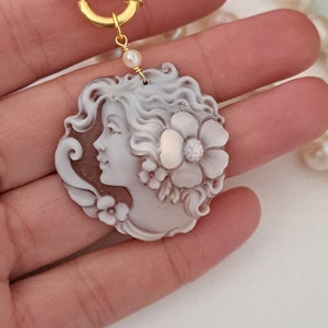 Sardonic shell cameo necklace with white pearls and gold-plated 925 silver, Italian jewelry image 9