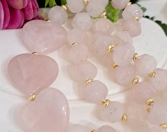 Necklace with white pearls and rose quartz stones